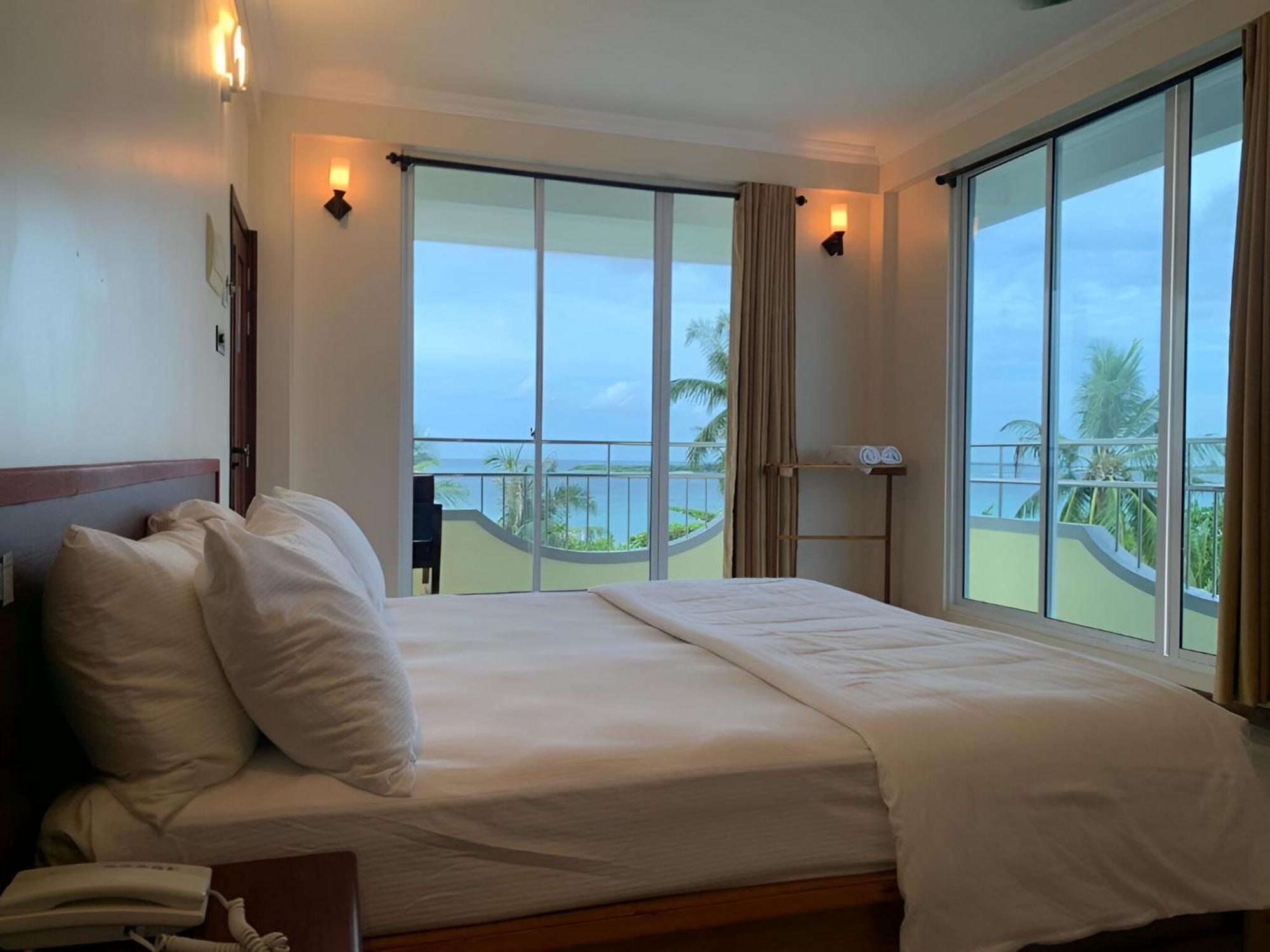 Noah Private Beach House Himmafushi Exteriör bild