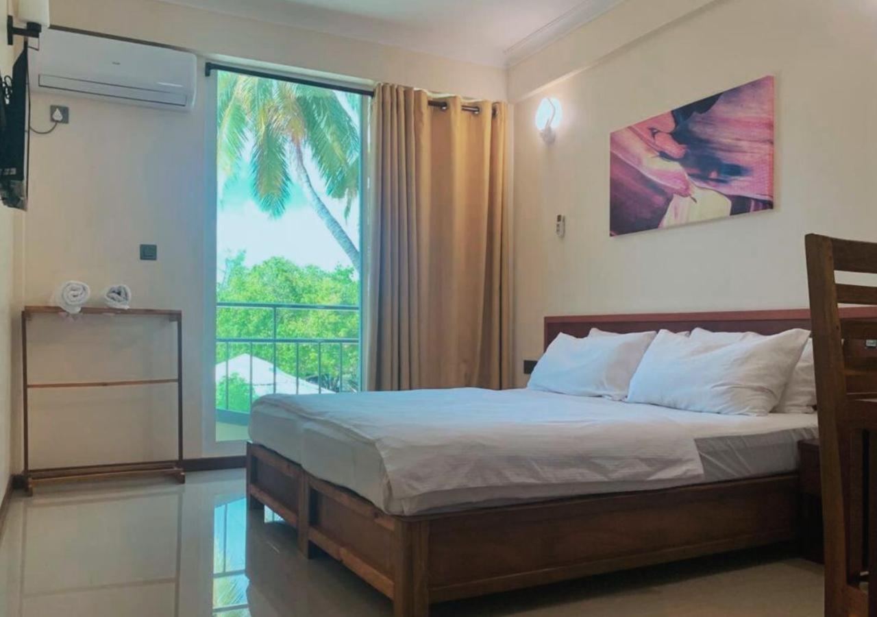 Noah Private Beach House Himmafushi Exteriör bild