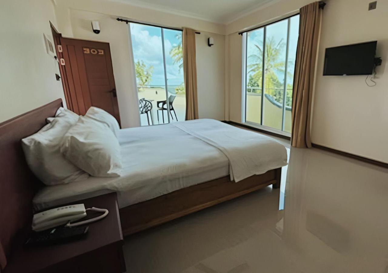 Noah Private Beach House Himmafushi Exteriör bild